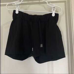 Lululemon On the Fly short 2.5 inch inseam, black, size 6